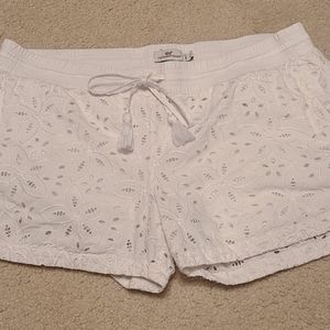 Vineyard Vines white eyelet shorts Large